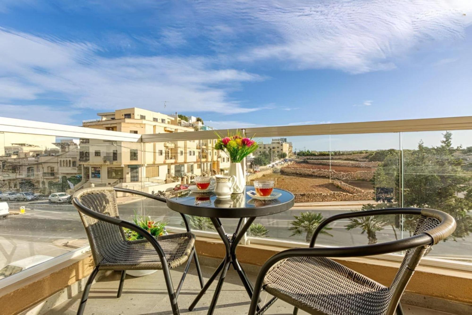 Large, 3 Bedroom Apartment In Marsascala Marsaskala Exterior foto